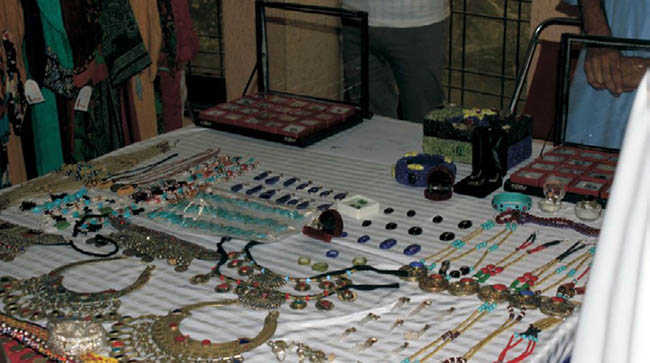 نمایشگاه صنایع دستی زنان روستایی  در بلخ برگزار شد 